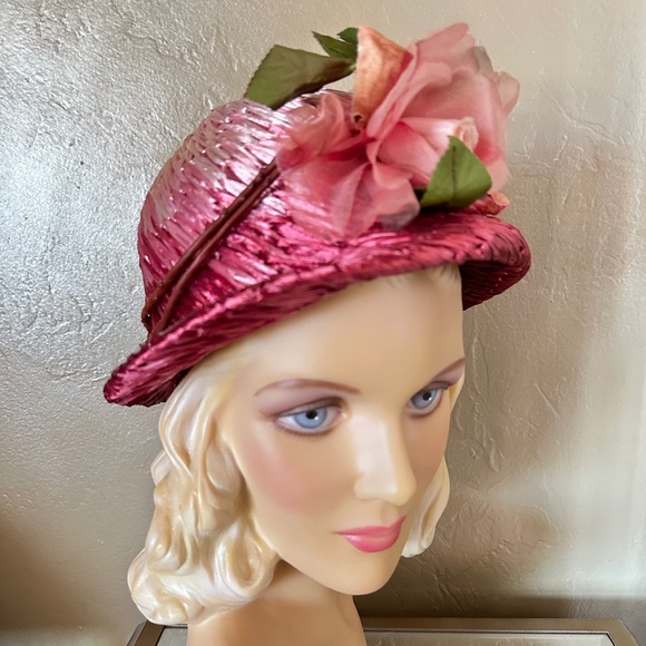 BRILLIANT 1960's FUCHSIA/PINK/WHITE OMBRE STRAW BUCKET HAT + LARGE FABRIC "ROSE"